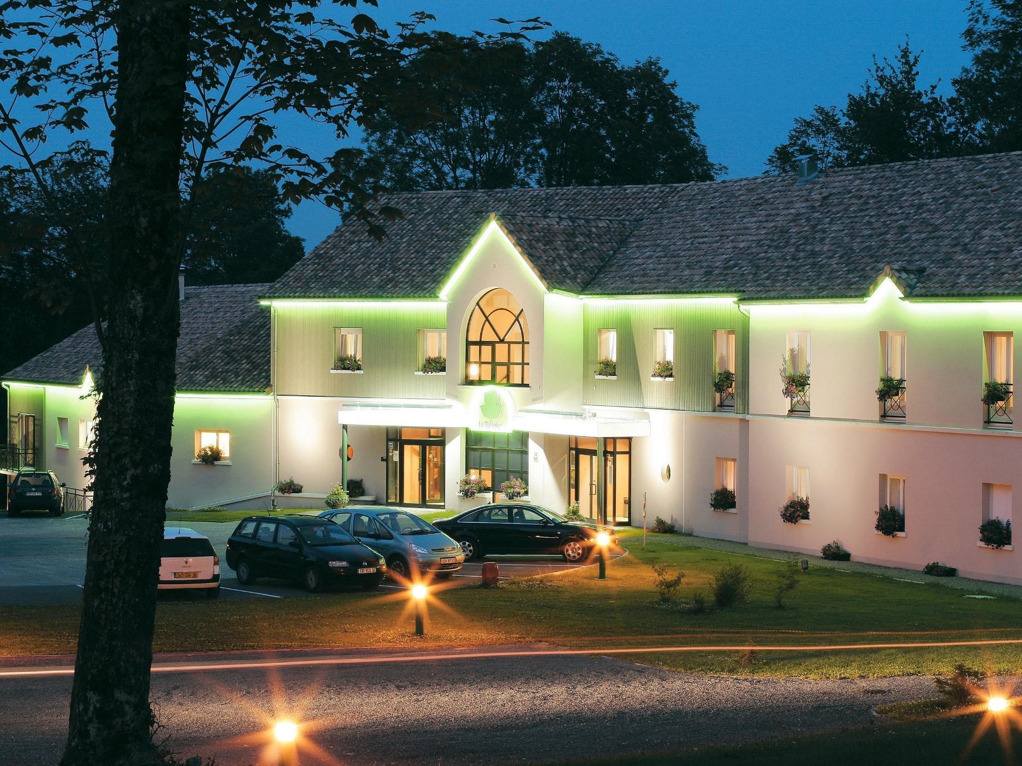 Logis Hotel - Restaurant Le Tulipier Vienne-le-Château Buitenkant foto